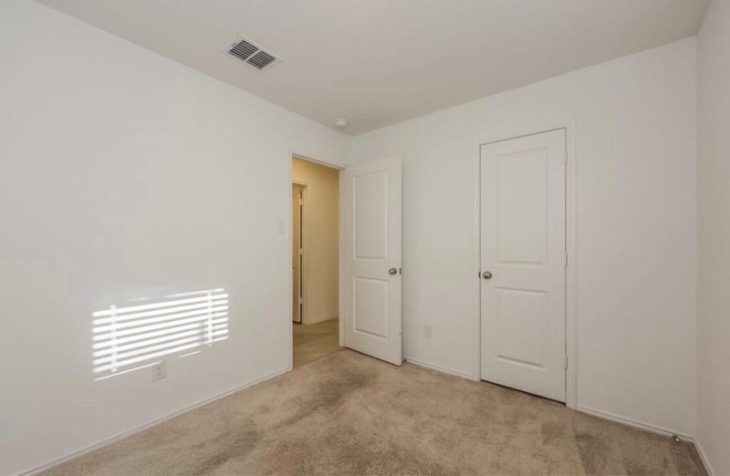 Building Photo - 1301 Clear Creek Dr