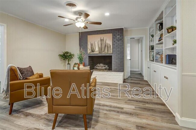Building Photo - 1712 Dakar Rd W