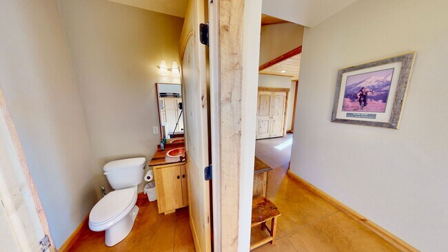 Building Photo - Luxurious and comfortable living experience