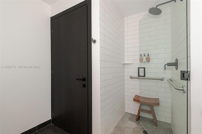 Building Photo - 398 NE 5th St