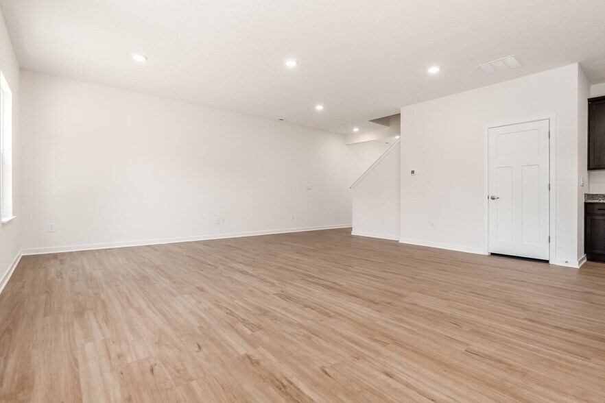 Building Photo - 2787 Horsham Dr