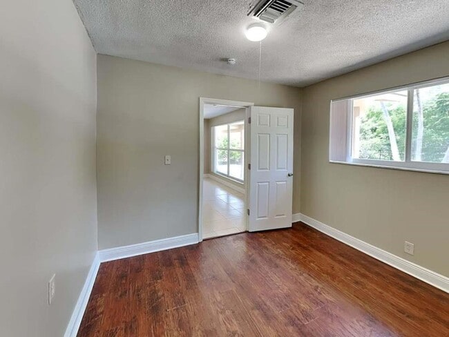 Building Photo - 2240 NE 62nd Ct