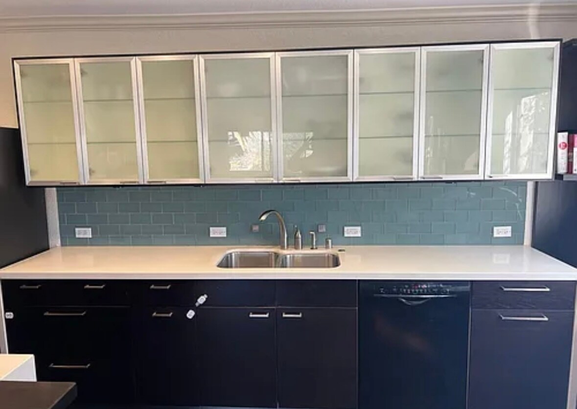 Building Photo - 36 Breeze Ave