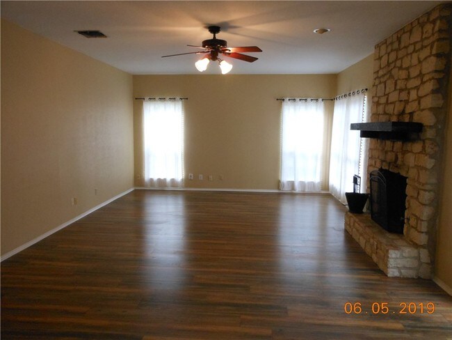 Building Photo - 1710 Foxfire Dr