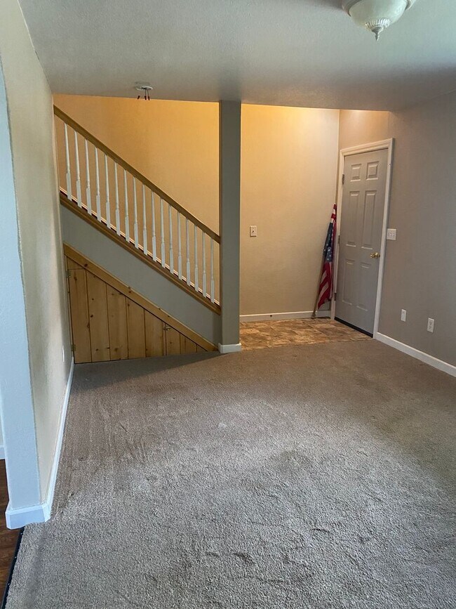 Building Photo - Quaint Country Home