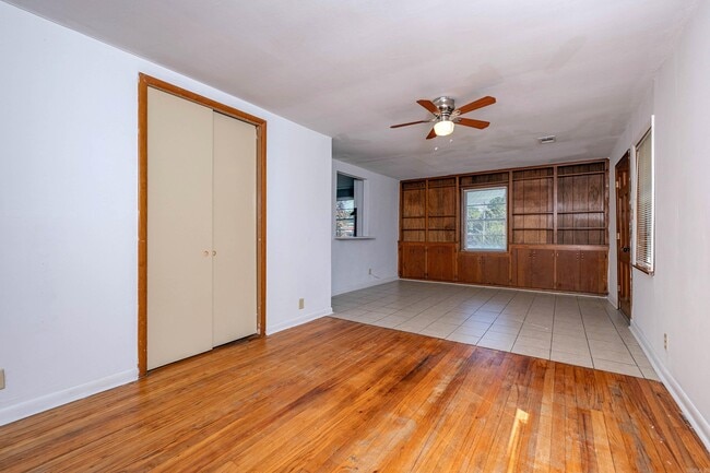 Building Photo - 1310 E North St