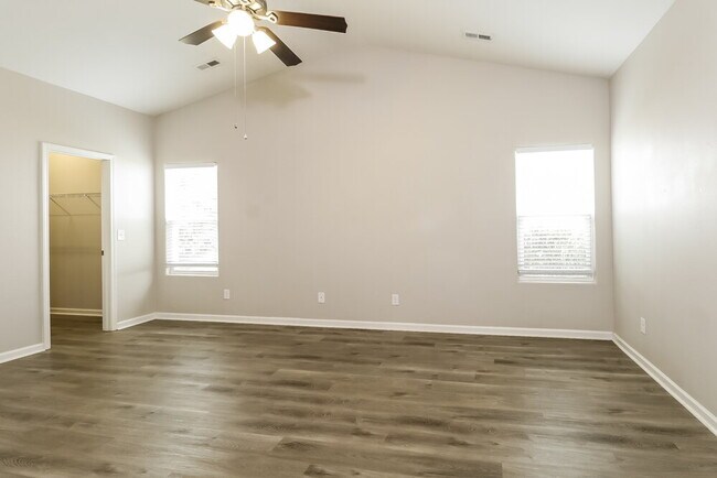 Building Photo - 2521 Meadow Crossing Dr