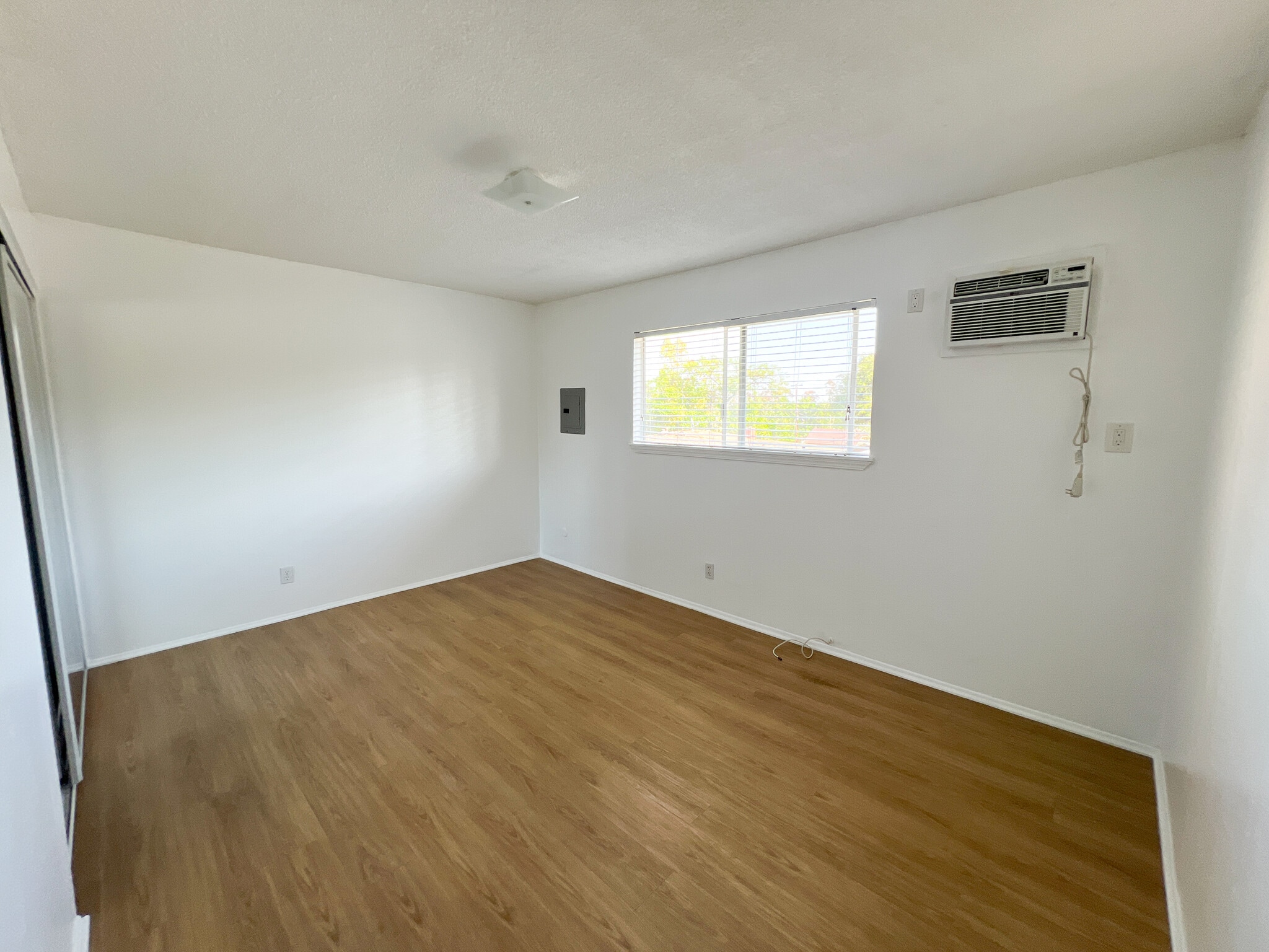 Building Photo - 460 Vista Ave