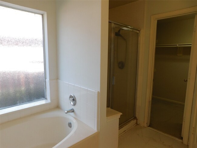 Building Photo - 3702 Heritage Colony Dr