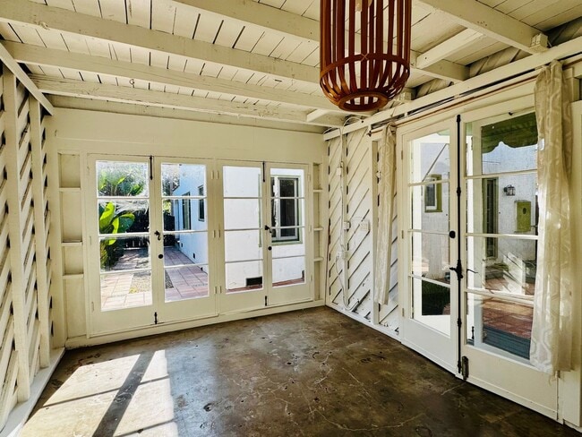 Building Photo - Remodelled Two Bedroom Home + Office for Rent in LB!