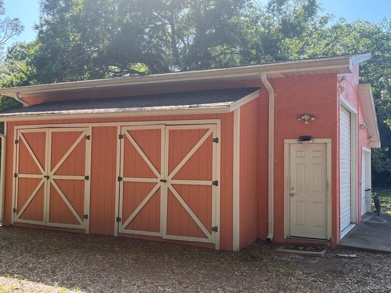 Building Photo - 9670 90th Ave