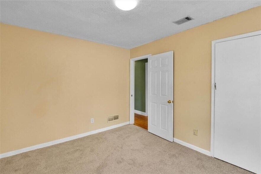 Building Photo - 8941 Ashwood Dr