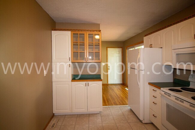 Building Photo - Great 3-Bedroom House on Westwood Lane