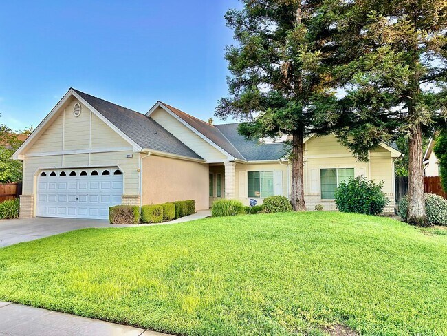 Building Photo - North Clovis 3/2 Near Buchanan Education C...