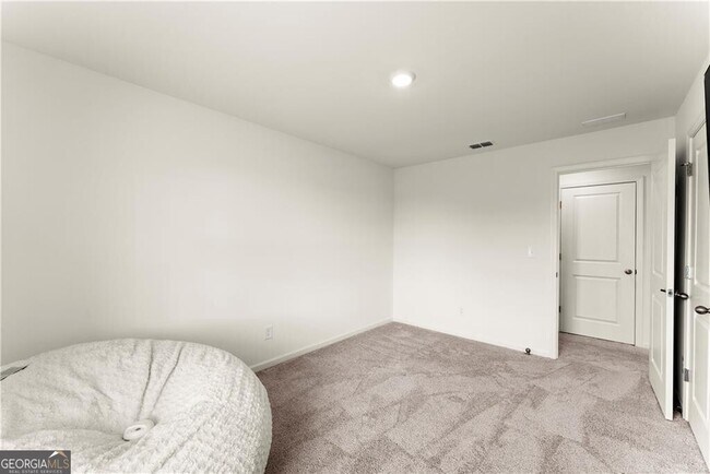 Building Photo - 157 Colbury St