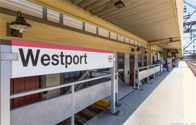 Building Photo - 8 Cross Hwy