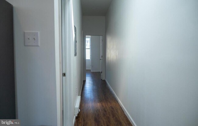 Building Photo - 2315 W Cumberland St