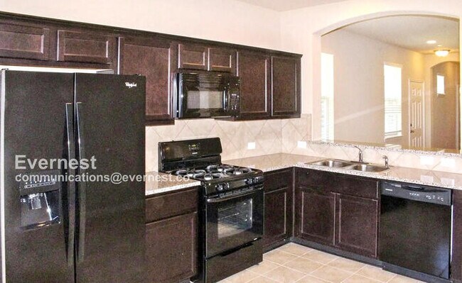 Building Photo - 2880 Donnell Dr