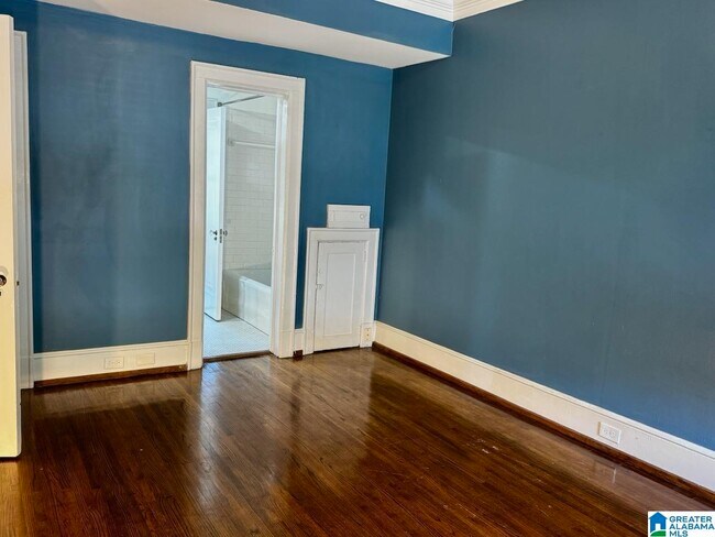 Building Photo - 3007 Highland Ave