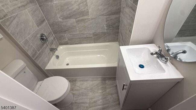 Building Photo - 396 Rea Ave