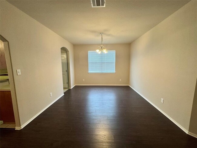 Building Photo - 106 Bowstring Bend