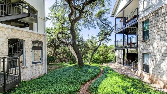 Building Photo - $1,750/mo – 2BR/1BA Condo in Northwest Aus...