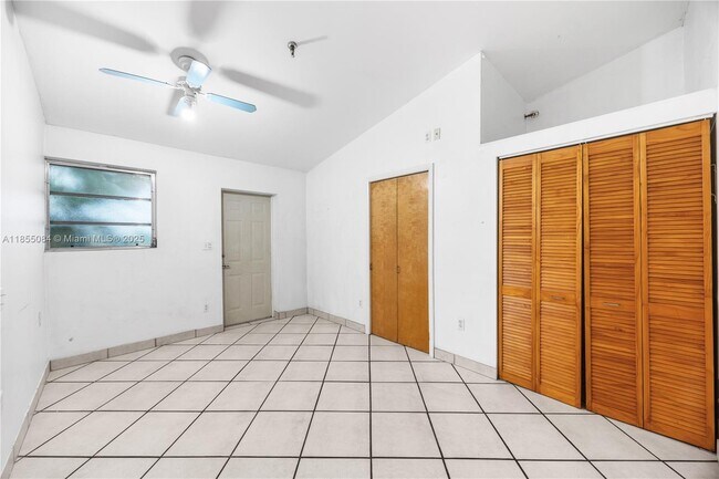 Building Photo - 7041 SW 63rd Ct