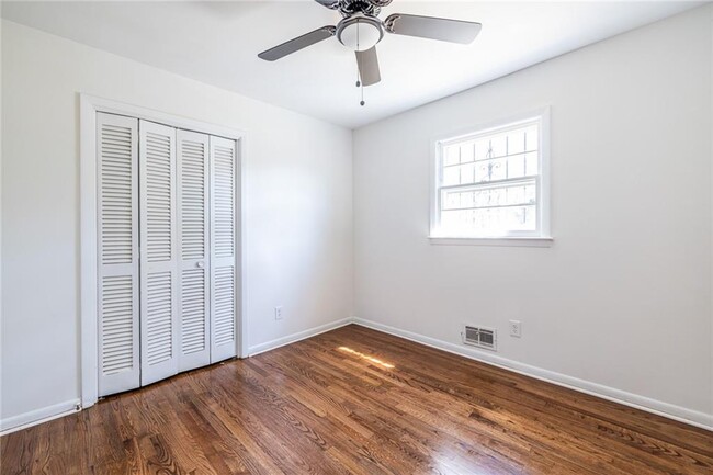 Building Photo - 2058 Green Forrest Dr