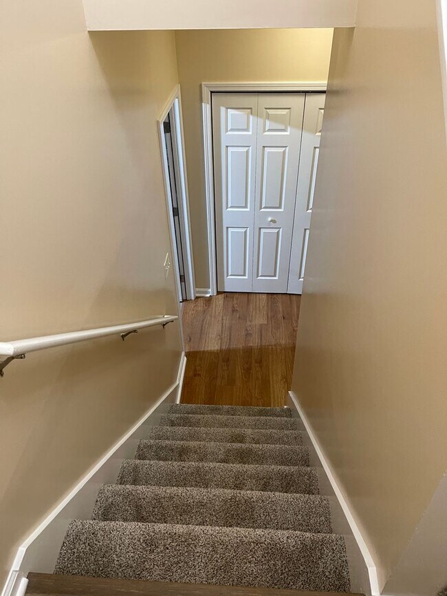 Building Photo - Split Foyer Home with Fenced Yard