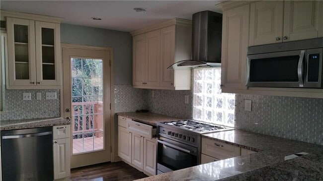 Building Photo - 550 Deering Rd NW