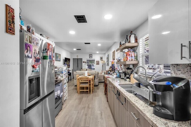 Building Photo - 3055 NW 23rd Ave