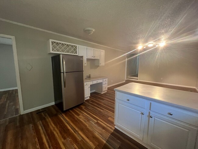 Building Photo - 890 Bedrock Dr