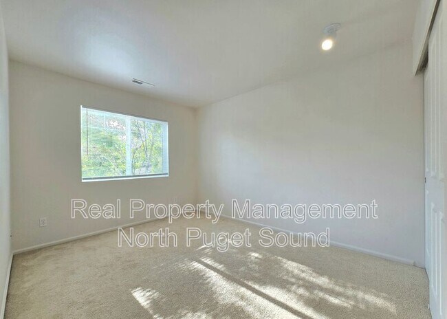 Building Photo - 2203 84th Ave NE