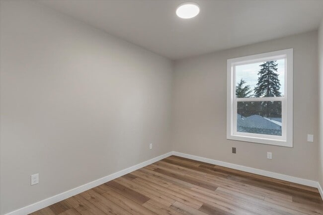 Building Photo - 1507 Hines St SE