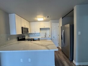 Building Photo - 418 Garland Dr