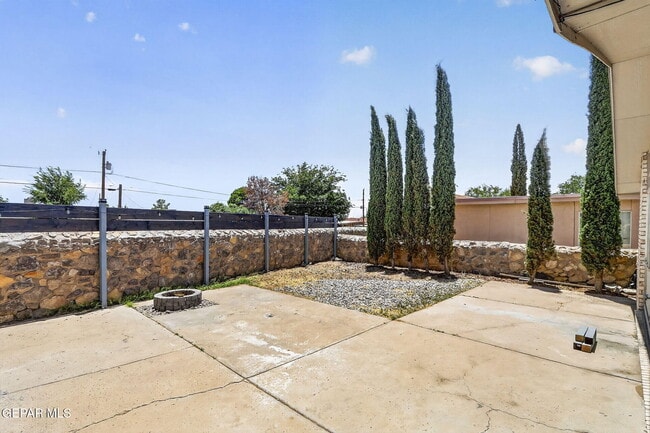 Building Photo - 9128 Bur Oak Cir