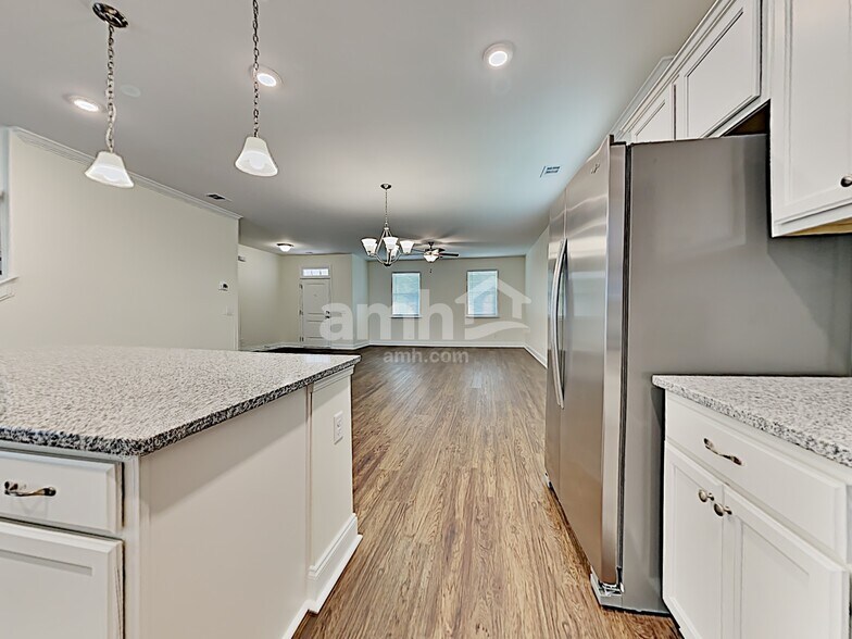 Building Photo - 315 Lakeside Blvd