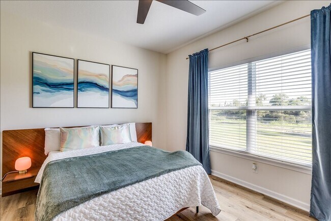 Building Photo - BEAUTIFUL 5 BEDROOM HOME  WITH LAKE VIEW A...