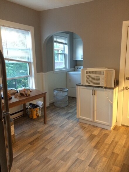 Building Photo - 26 Forrest St