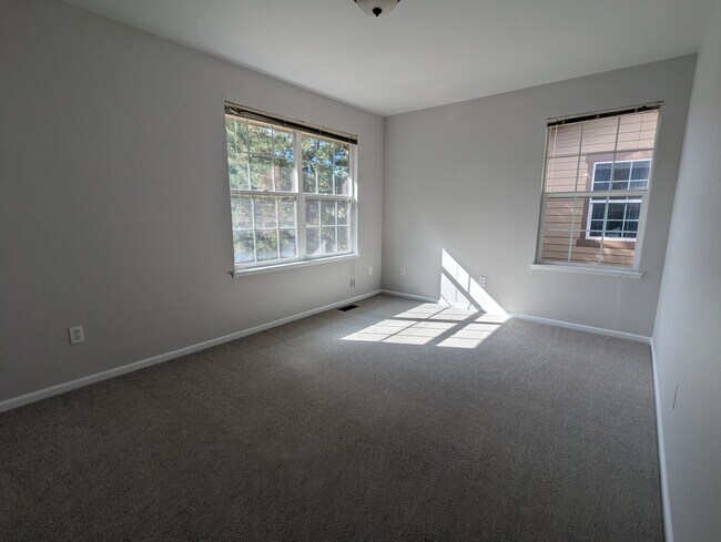 Building Photo - 4515 Starflower Dr