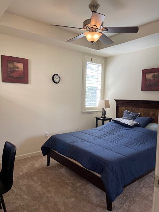 Building Photo - Gorgeous like new Premier condo in S. Kihe...