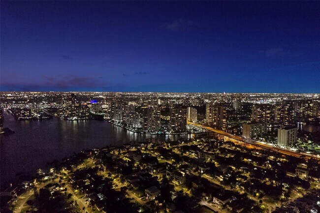 Building Photo - 18555 Collins Ave