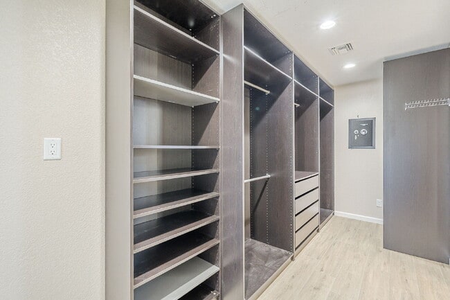 Building Photo - Luxury Waterfront Home in Ocotillo – Avail...