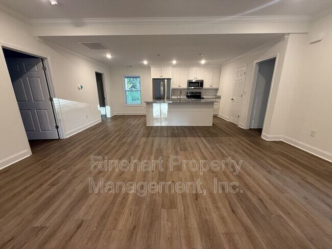 Building Photo - 233 Lincoln Rd