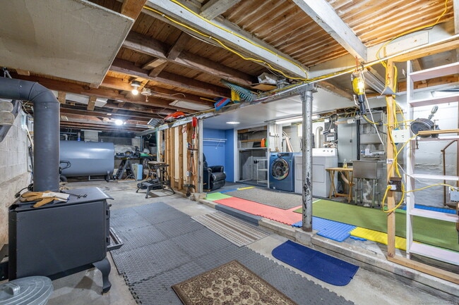 Building Photo - 30 Lakeview Dr