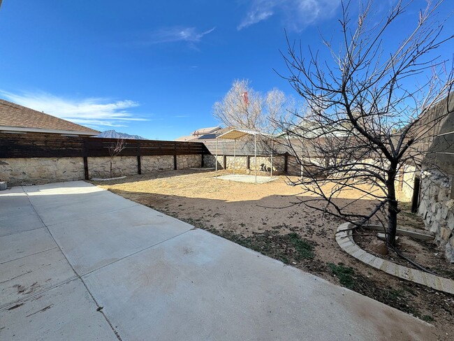 Building Photo - Northeast El Paso 3 Bed Refrig A/C