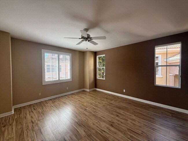 Building Photo - Spacious 3BR/2.5BA Home with Gated Communi...