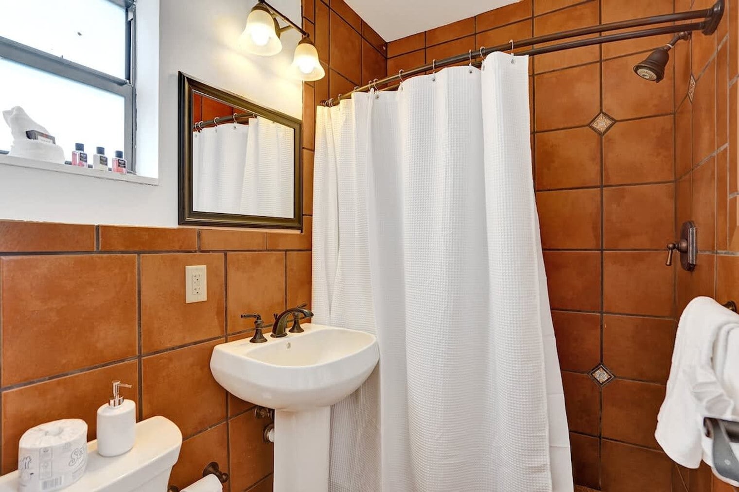 Building Photo - 333 Walnut St