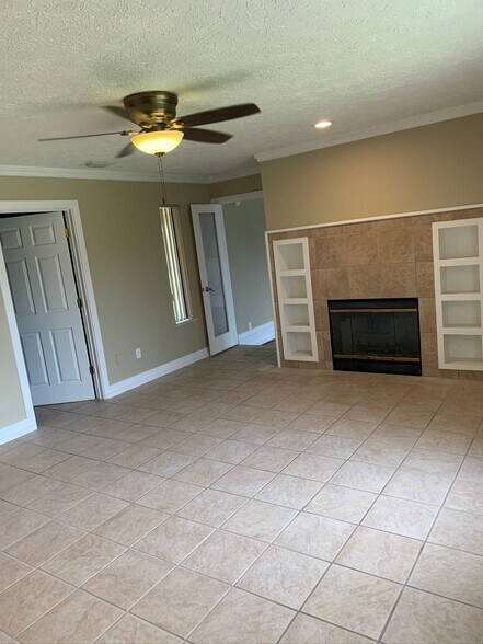 Building Photo - 2338 Briarwood Pl