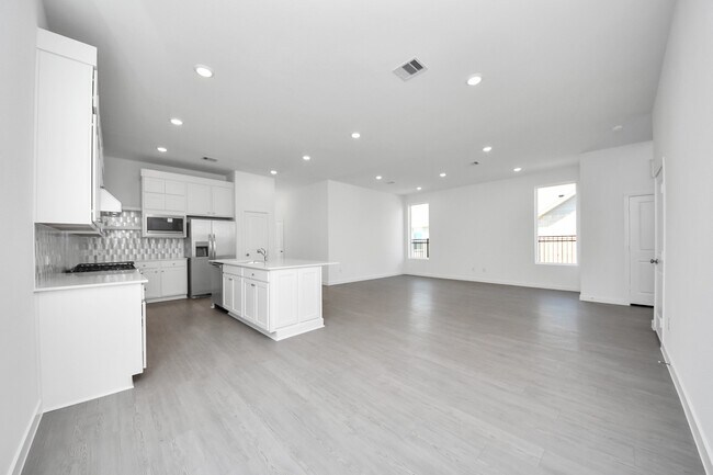 Building Photo - 27111 Blue Pool Dr